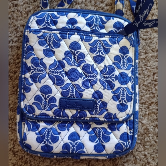 Vera Bradley Floral Blue and White Crossbody Bag‎ - Picture 2 of 5